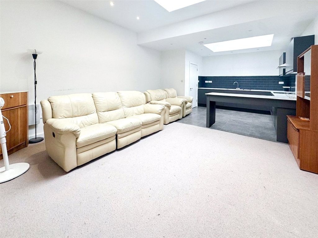 Property photo 3 of 9 Picture No. 06