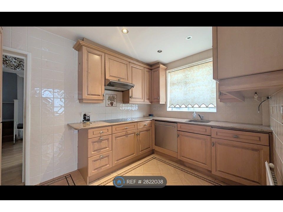 Property photo 3 of 12 Kitchen