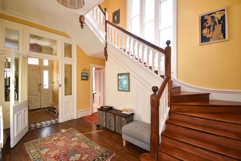 Property photo 3 of 35 Entrance Hall