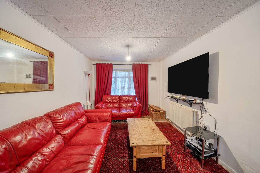 Property photo 2 of 11