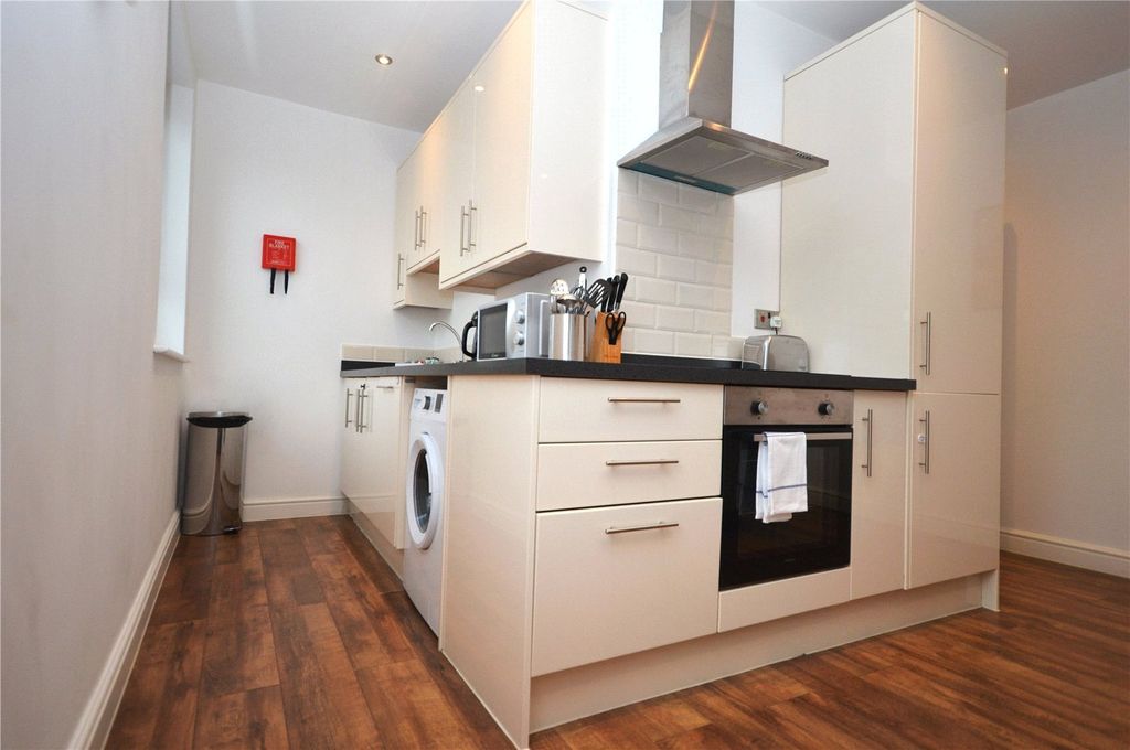 Property photo 3 of 7 Picture No. 02