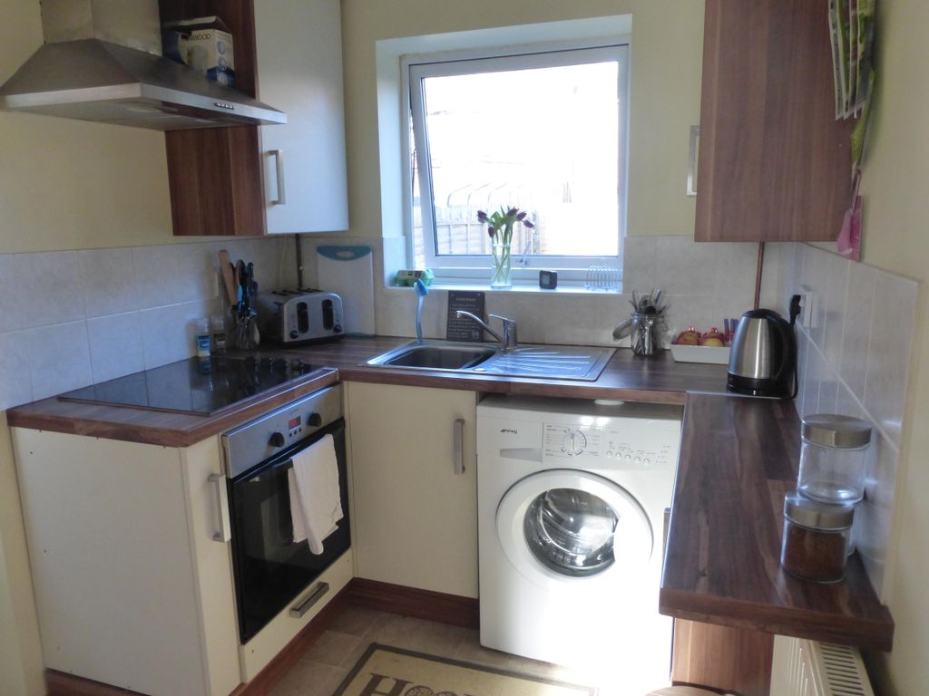 Property photo 2 of 9 Kitchen