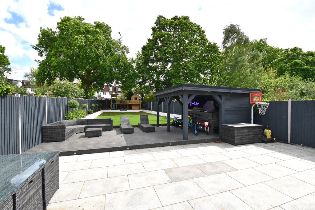 Property photo 2 of 18