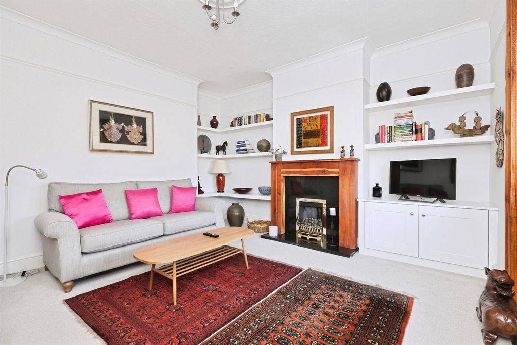 Property photo 1 of 17