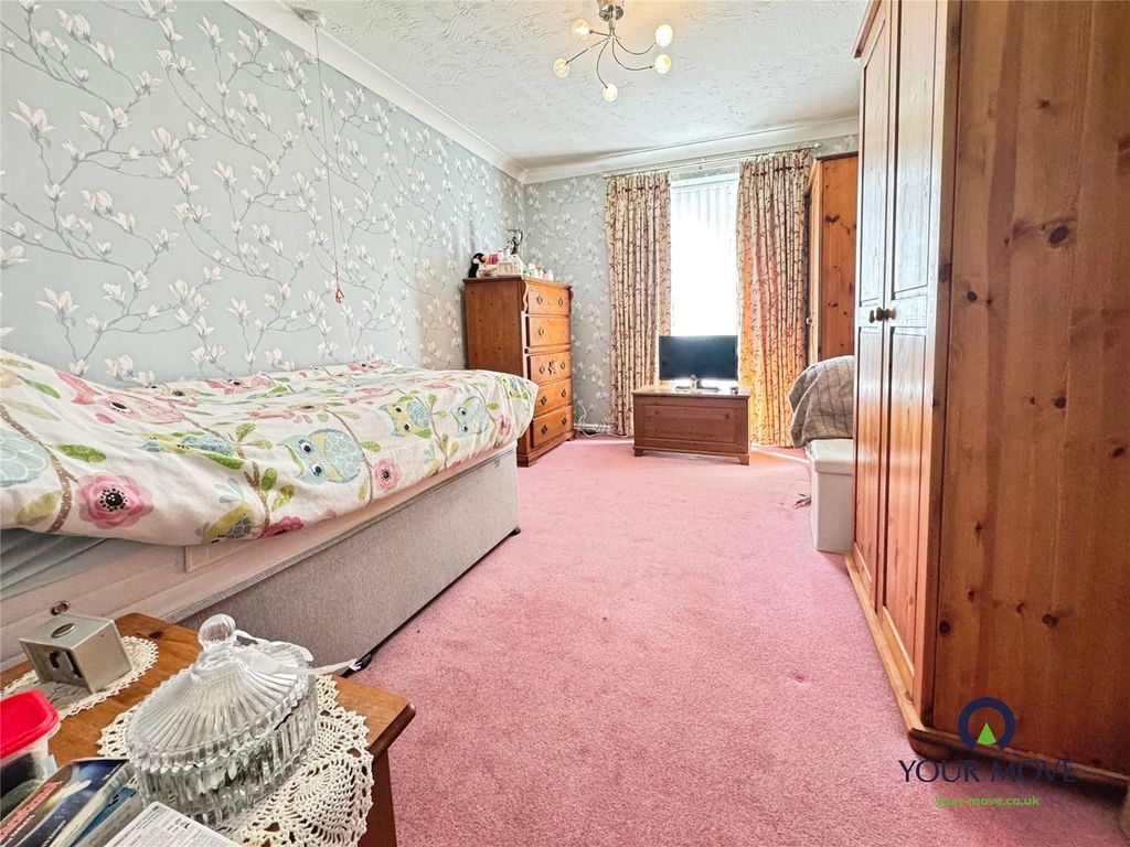 Property photo 3 of 8 Bed 2