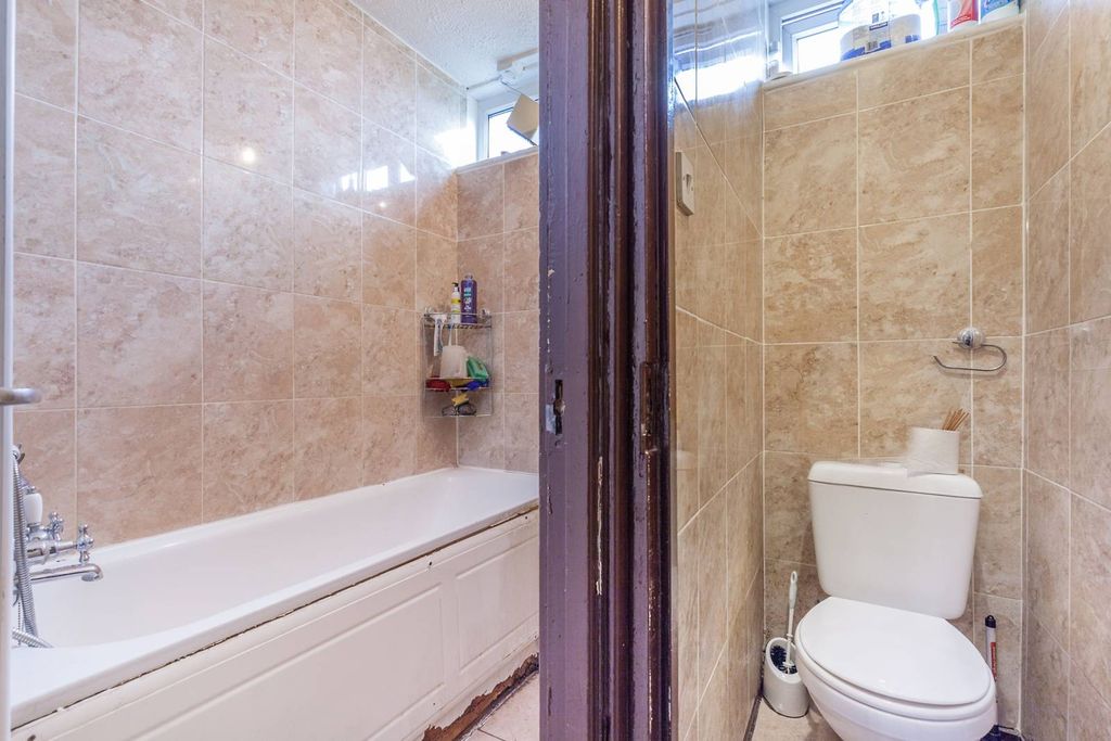 Property photo 2 of 6