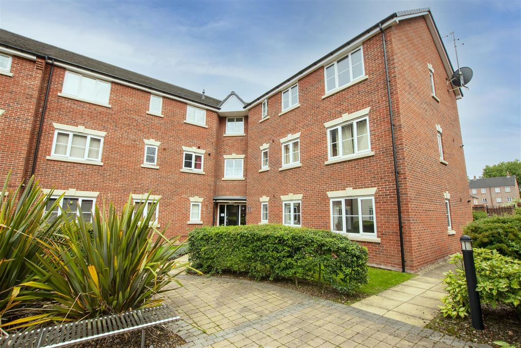 Property photo 2 of 13 Approach