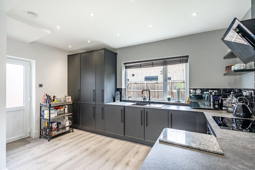 Property photo 3 of 12 17Bg-7.Jpg