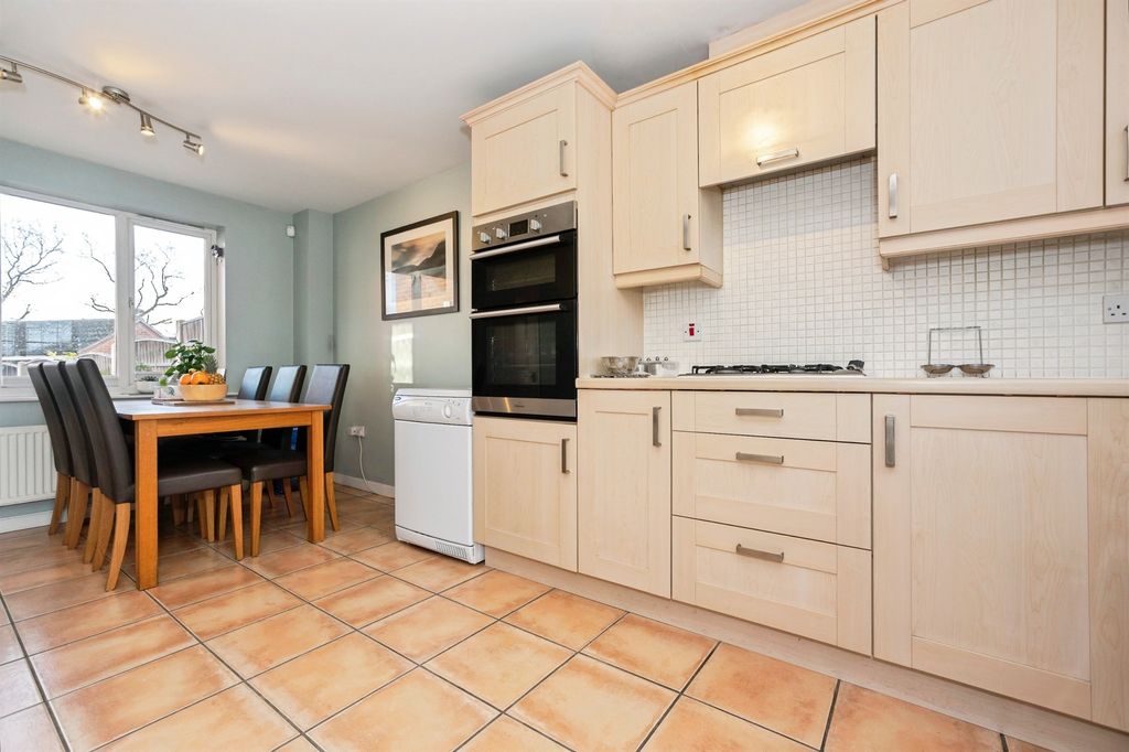 Property photo 3 of 21