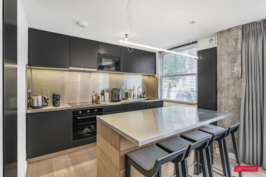 Property photo 2 of 10 Kitchen
