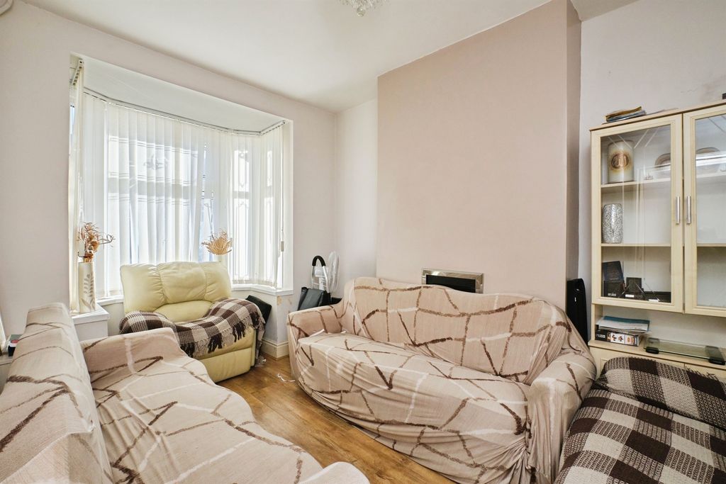 Property photo 2 of 17