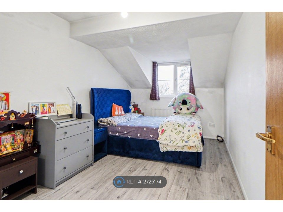 Property photo 3 of 8 Master Bedroom