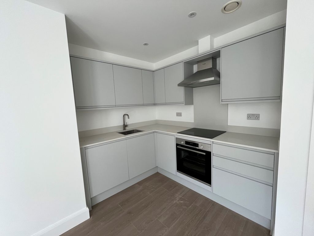 Property photo 3 of 8 Kitchen