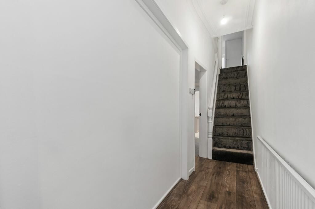 Property photo 2 of 18 Knowsley Road Hallway