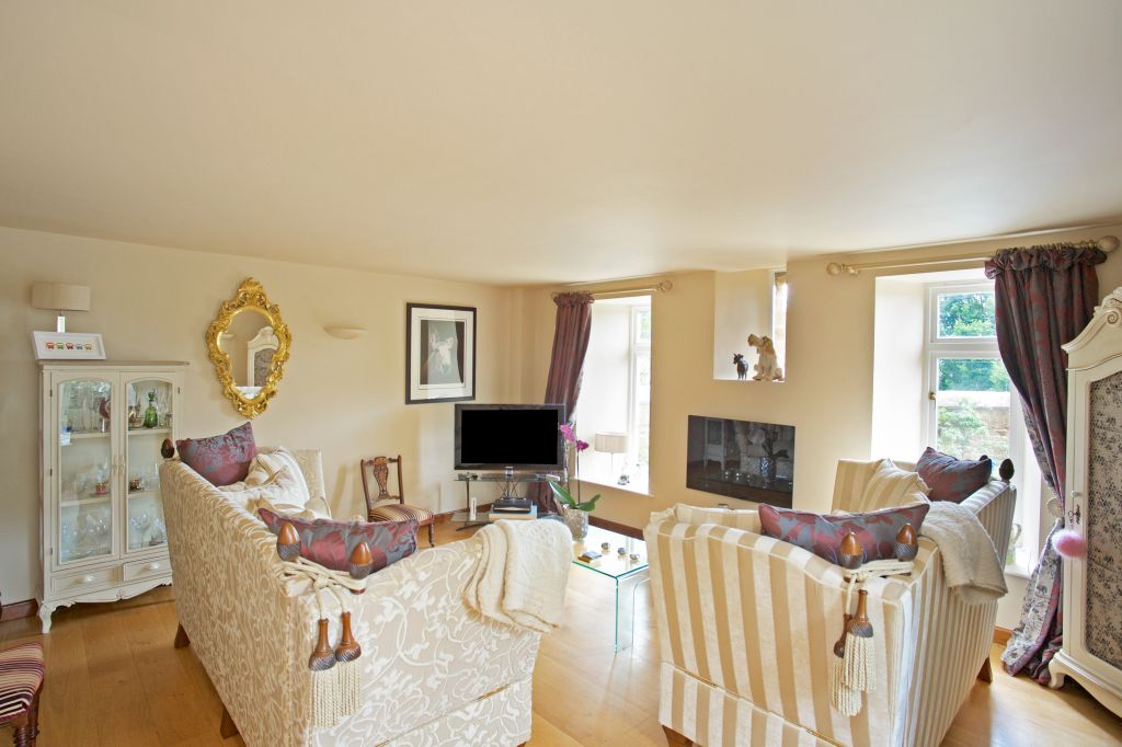 Property photo 3 of 14 Sitting Room