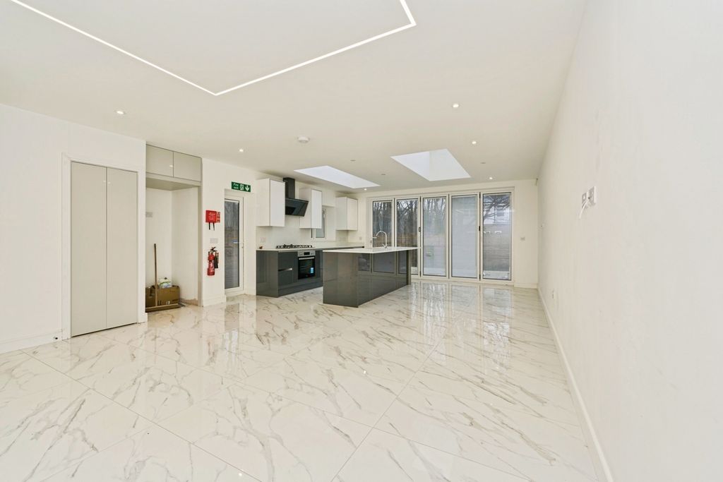 Property photo 2 of 13 Pbox-Img.Jpg