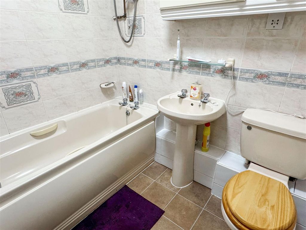 Additional image 9 of 1 bed flat for saleBeach Crescent, Littlehampton BN17