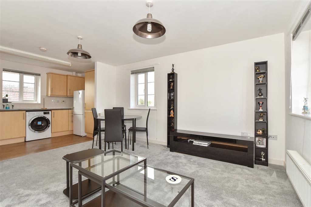 Property photo 3 of 12 Lounge/Dining Area