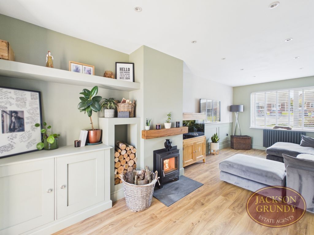 Property photo 3 of 21 Pells Close