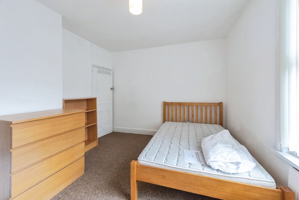 Property photo 3 of 17 Photo