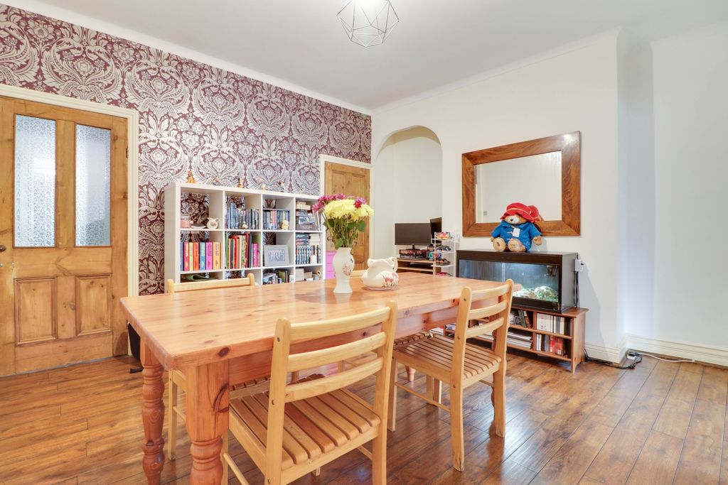 Property photo 3 of 26 Large Dining Room