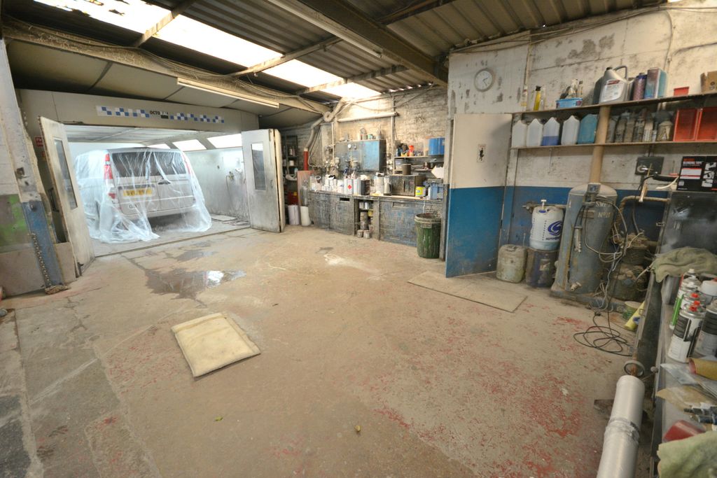 Property photo 3 of 12 Workshop