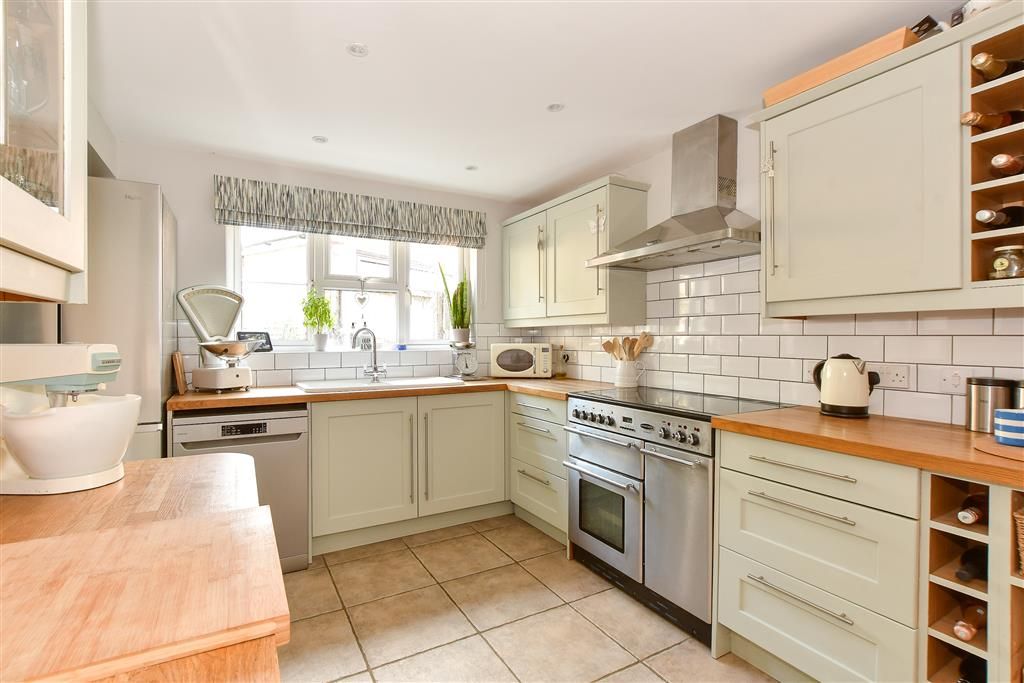 Property photo 3 of 14 Kitchen