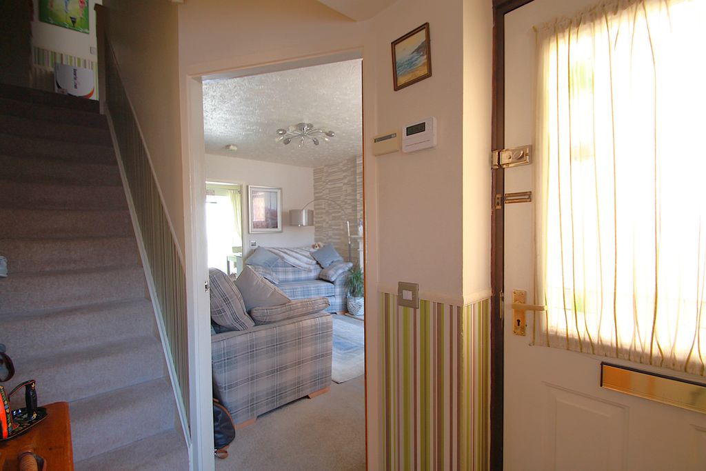 Property photo 3 of 28 Entrance Hall
