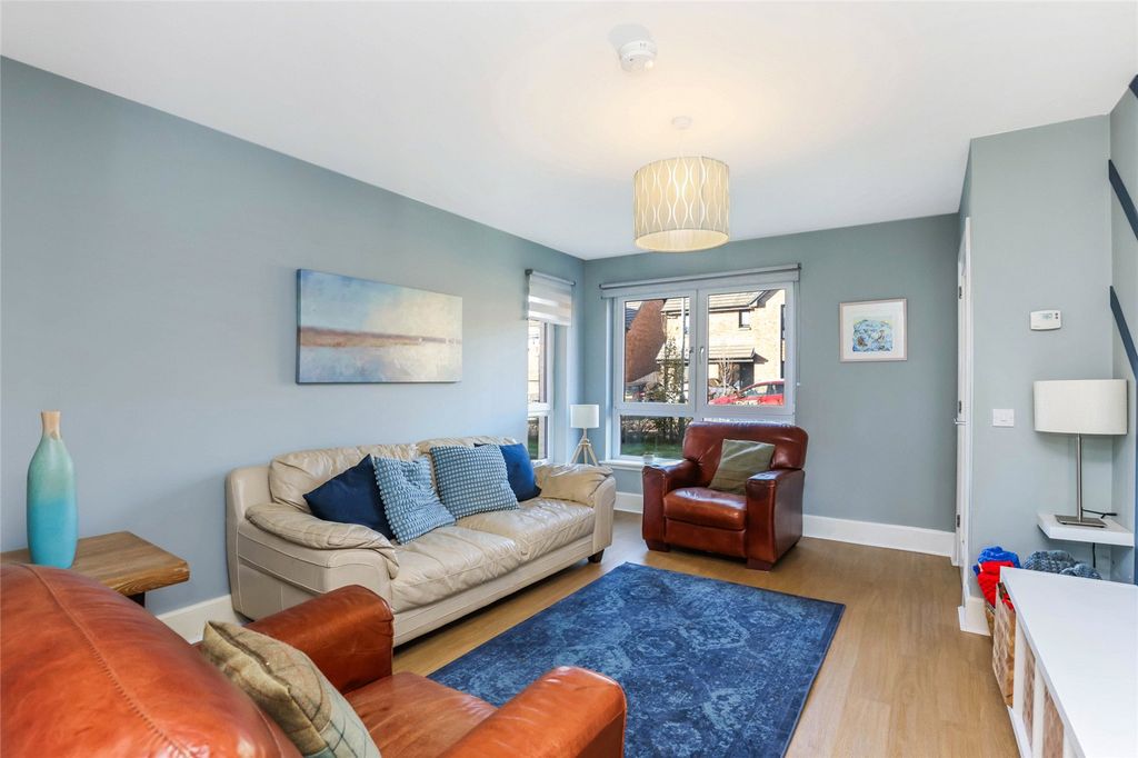 Property photo 2 of 21 Living Room