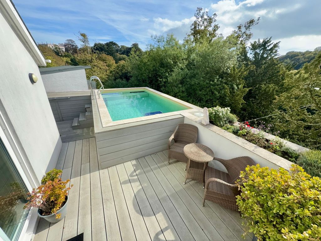 Property photo 3 of 35