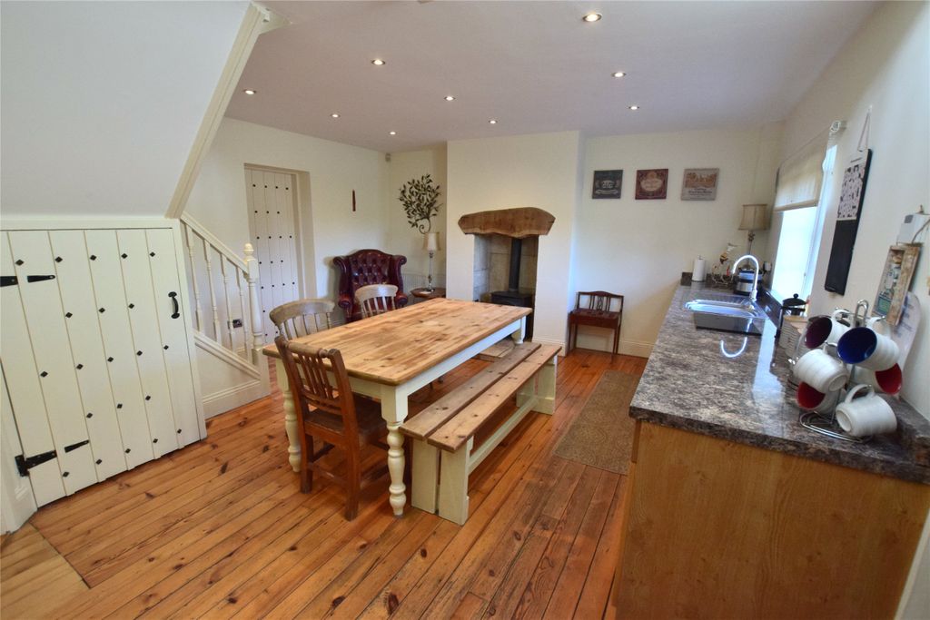 Property photo 3 of 15 Kitchen