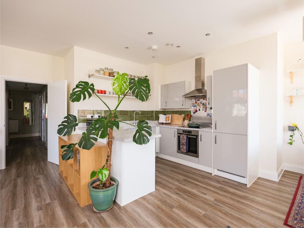 Property photo 3 of 24 Cnr59307.Jpg