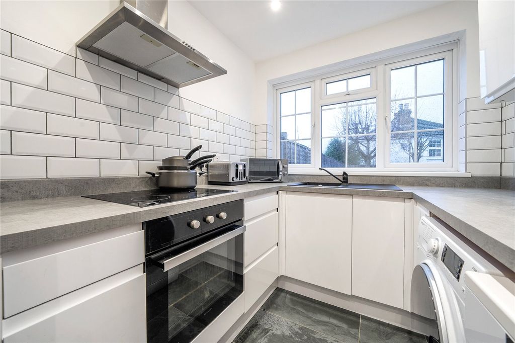 Property photo 3 of 10 Kitchen