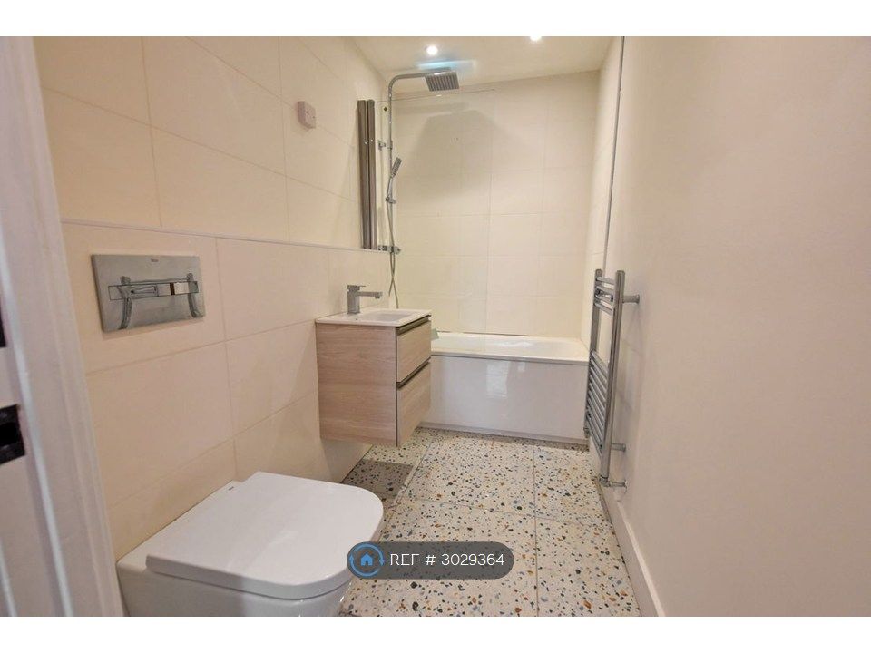 Property photo 3 of 8 Bathroom