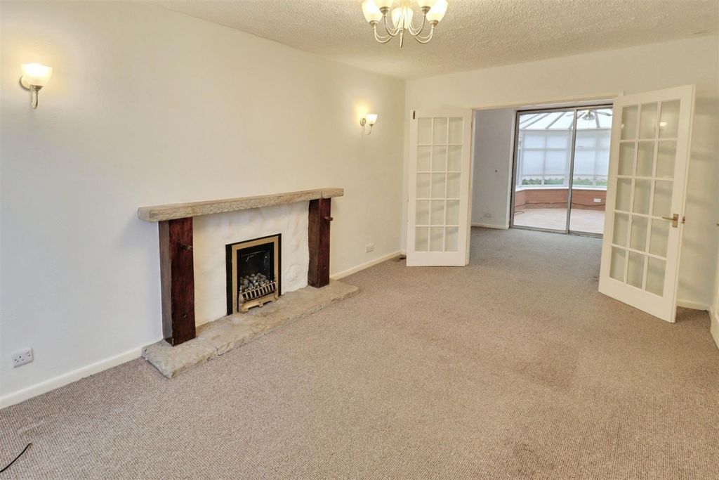 Property photo 2 of 21