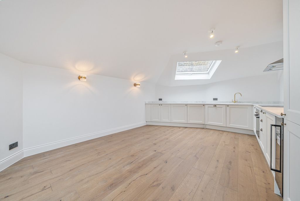 Property photo 3 of 16 Kitchen/Dining Room