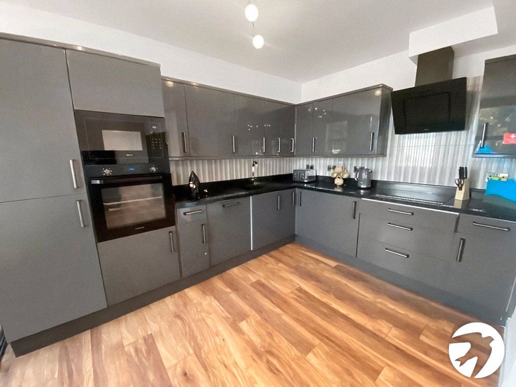 Property photo 2 of 7 Kitchen