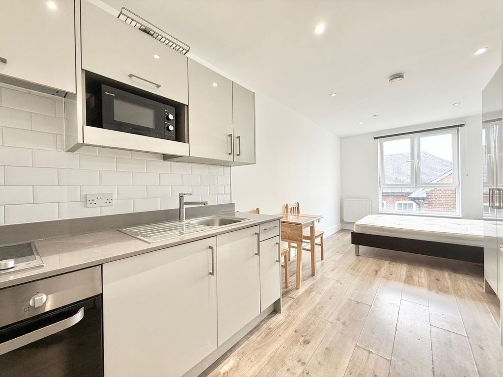 Property photo 1 of 9 Studio Flat For Rent