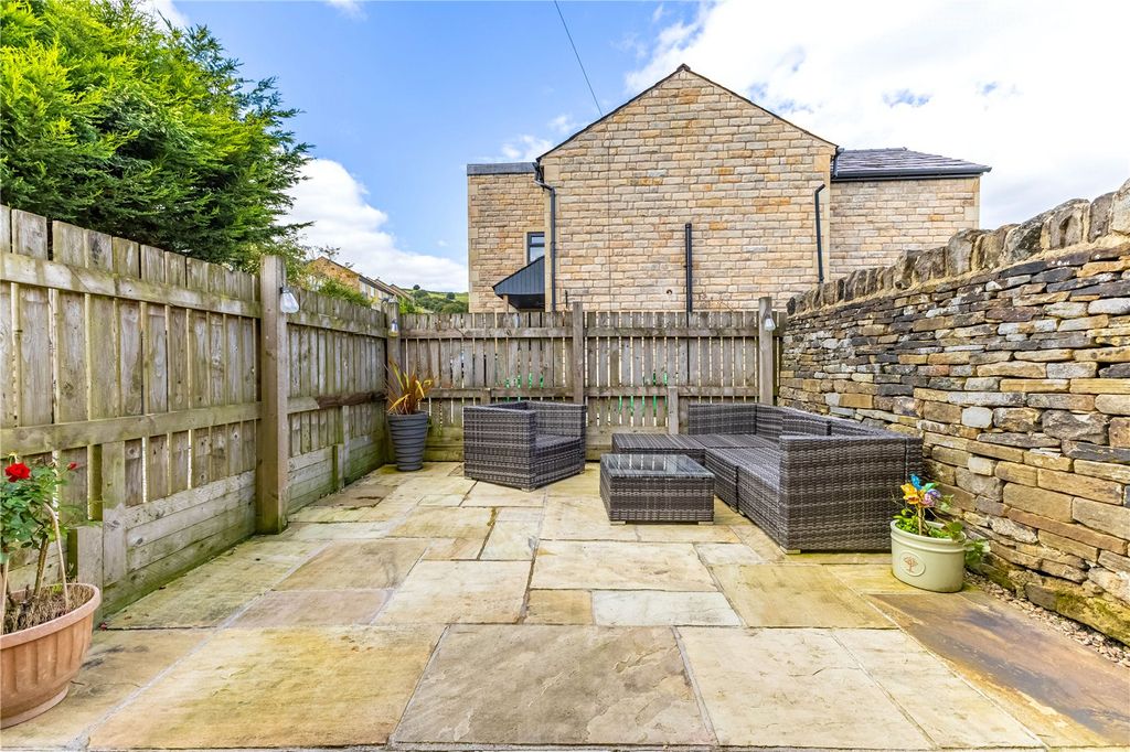 Property photo 2 of 23 Garden