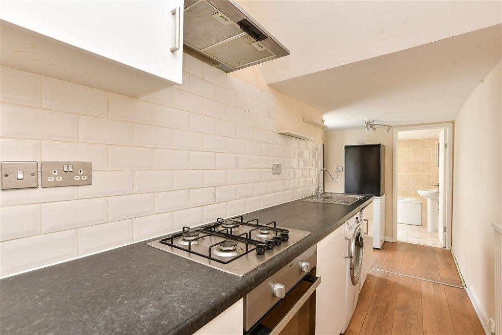 Property photo 3 of 11 Kitchen