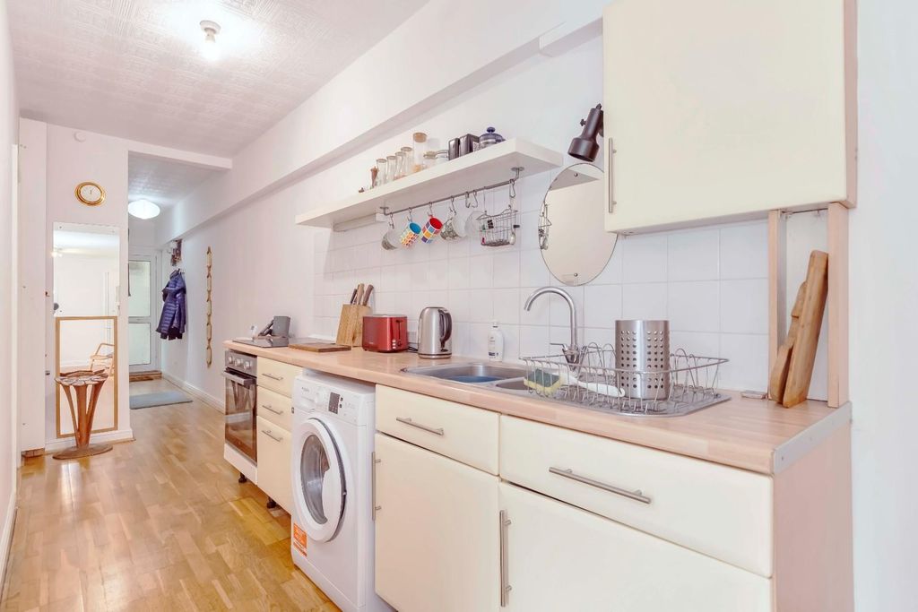 Property photo 2 of 20 Sackville Rd_4.Jpg