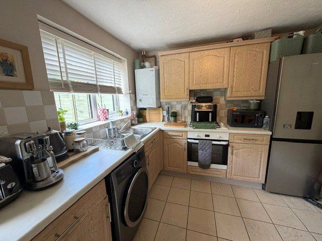 Property photo 2 of 8 Kitchen