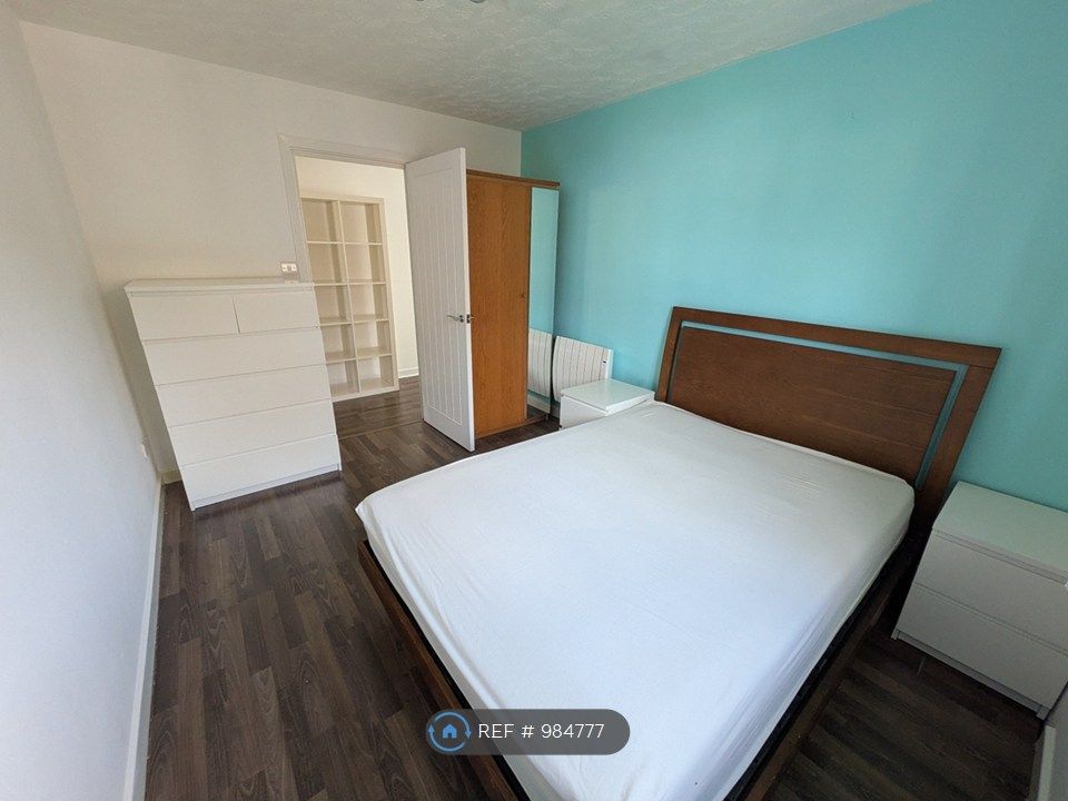 Property photo 2 of 6 Bedroom