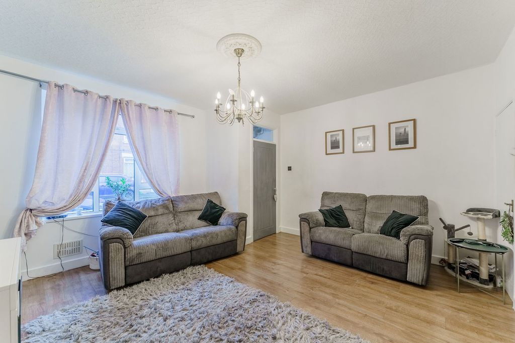 Property photo 3 of 21