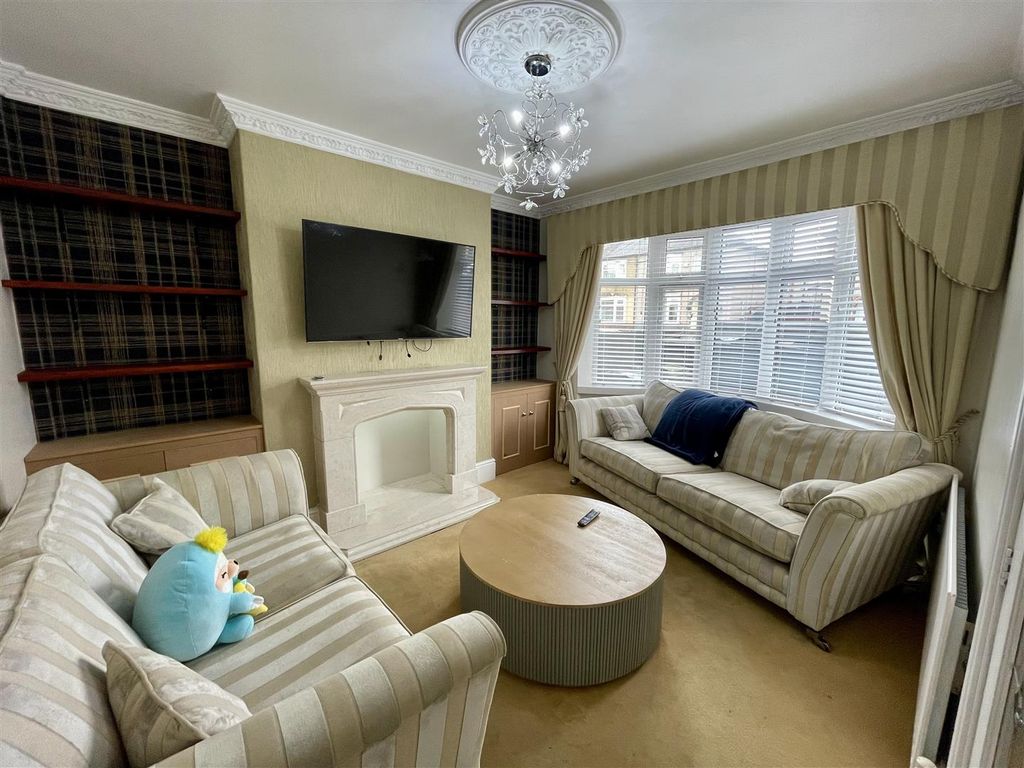 Property photo 2 of 20 Lounge