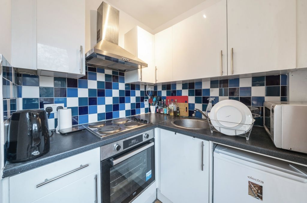 Property photo 2 of 14 Kitchen