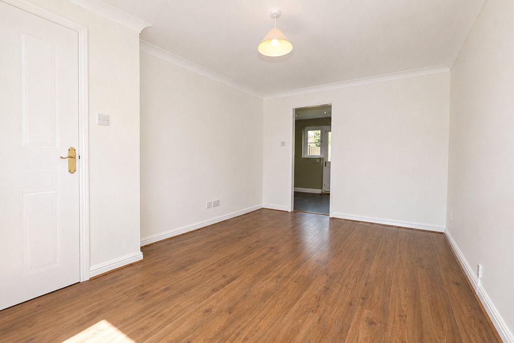 Property photo 2 of 11 Picture No. 12