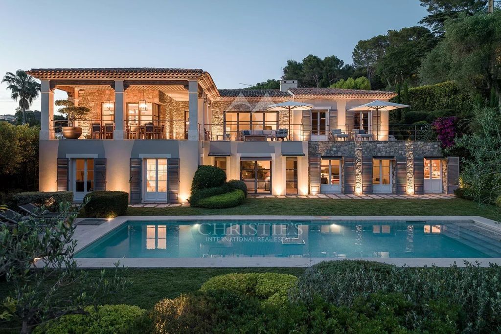 Property photo 1 of 12 Ideally Located In The Heart Of The Most Prestigious District In France