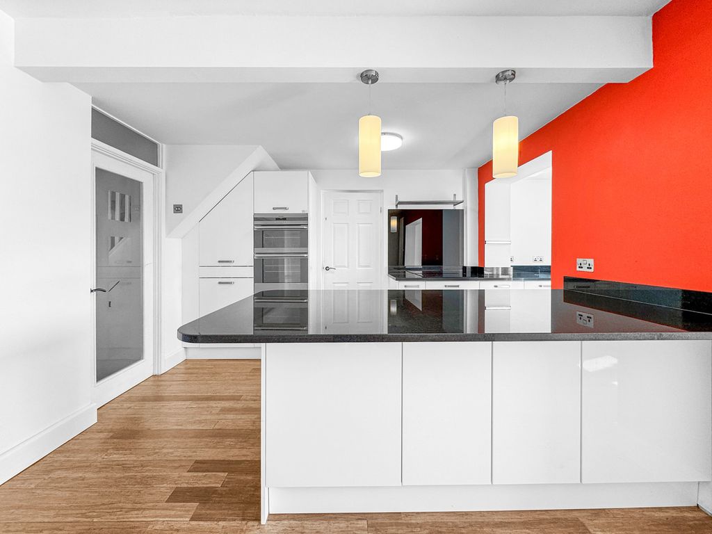 Property photo 3 of 25