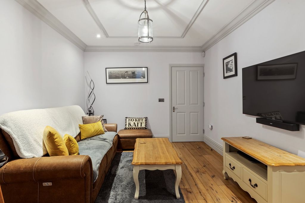 Property photo 3 of 8